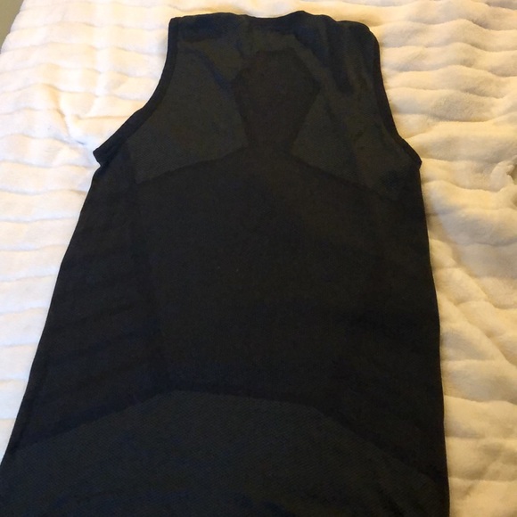 Mens gymshark tank - Picture 2 of 2
